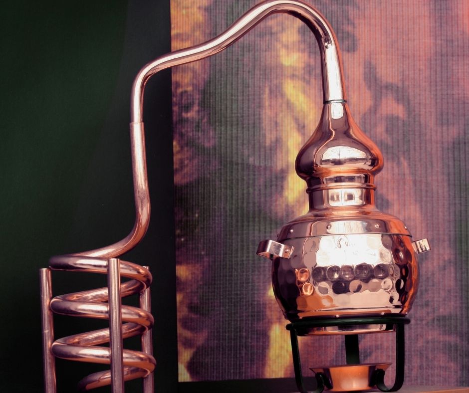 Curiosidades do cobre: Alambique para produção de cachaça artesanal